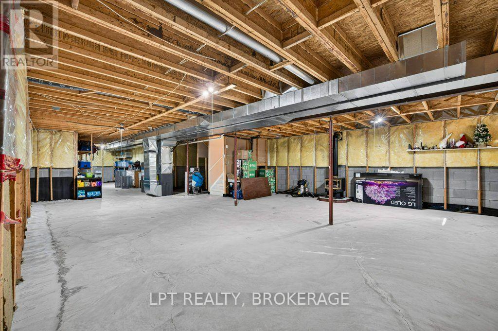 401 WATERLOO DRIVE - Image 32