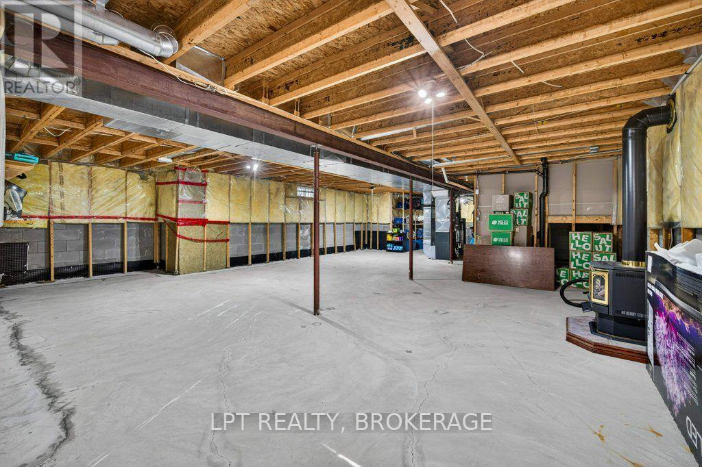 401 WATERLOO DRIVE - Image 33