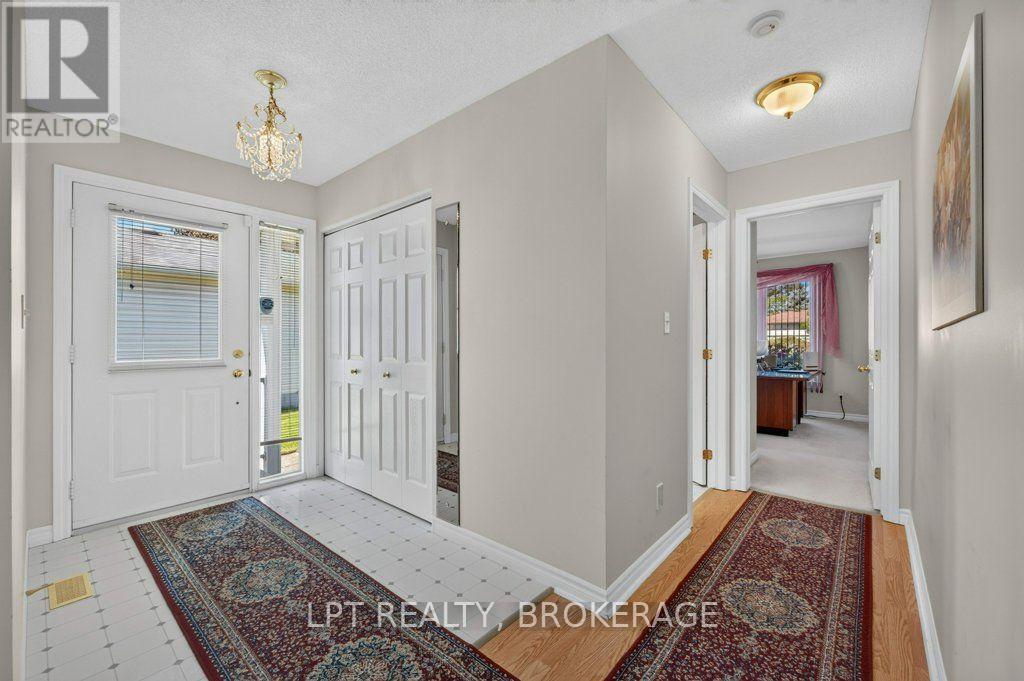 401 WATERLOO DRIVE, Kingston (East Gardiners Rd) — photo 9