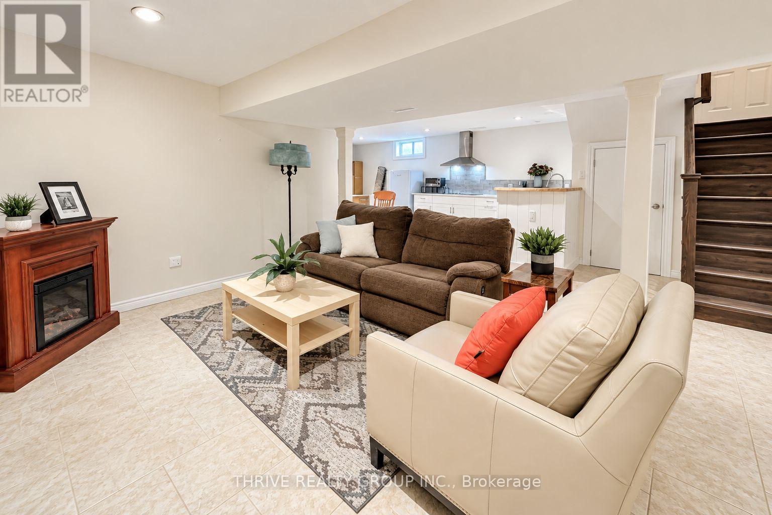 632 SHERENE TERRACE, London North (North P) — photo 10