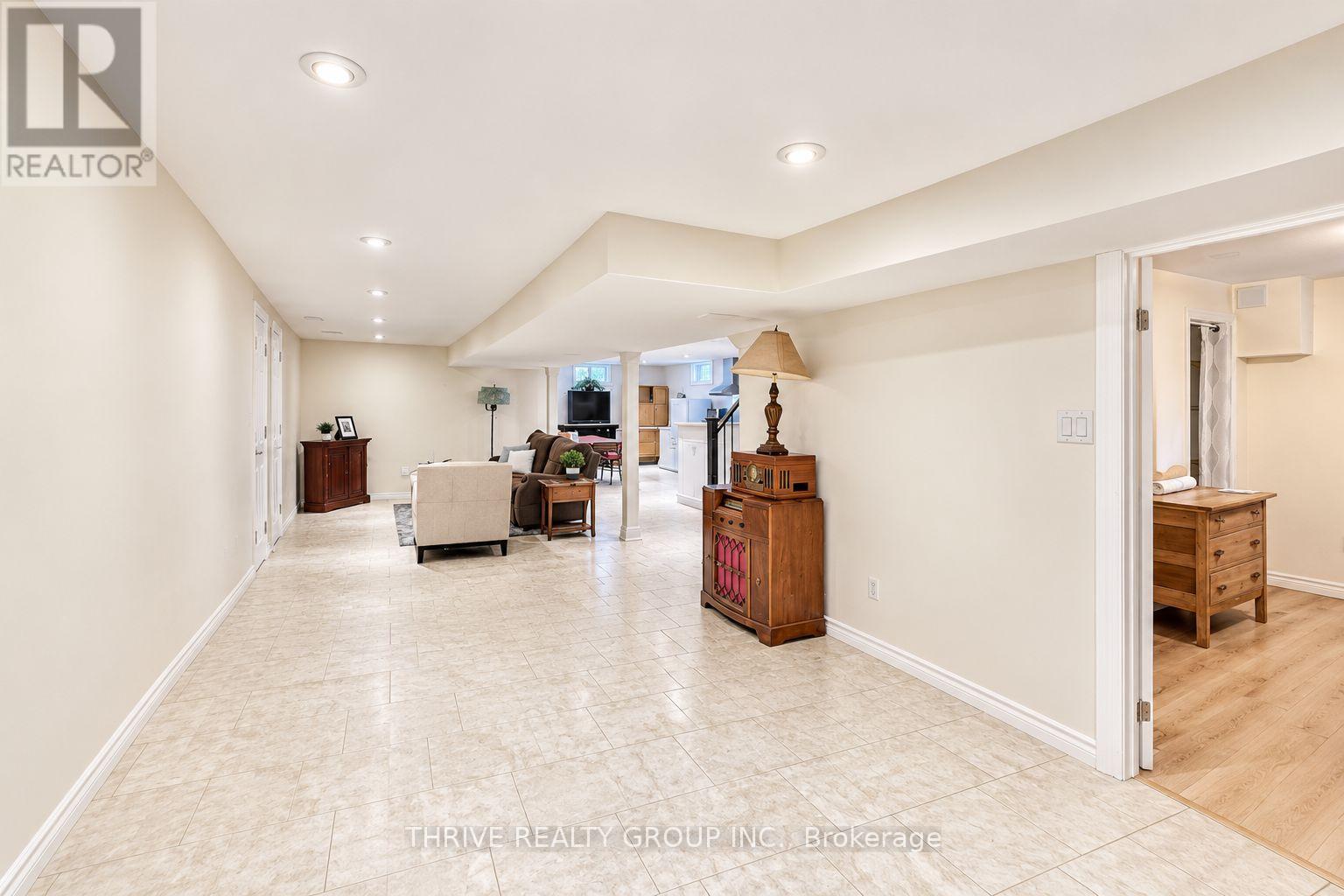 632 SHERENE TERRACE, London North (North P) — photo 12