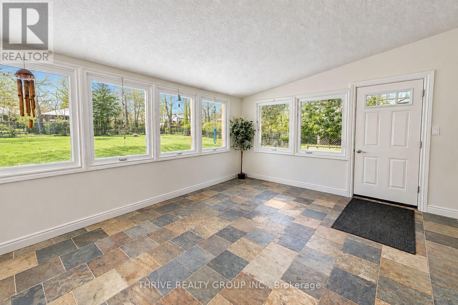 632 SHERENE TERRACE, London North (North P) — photo 4