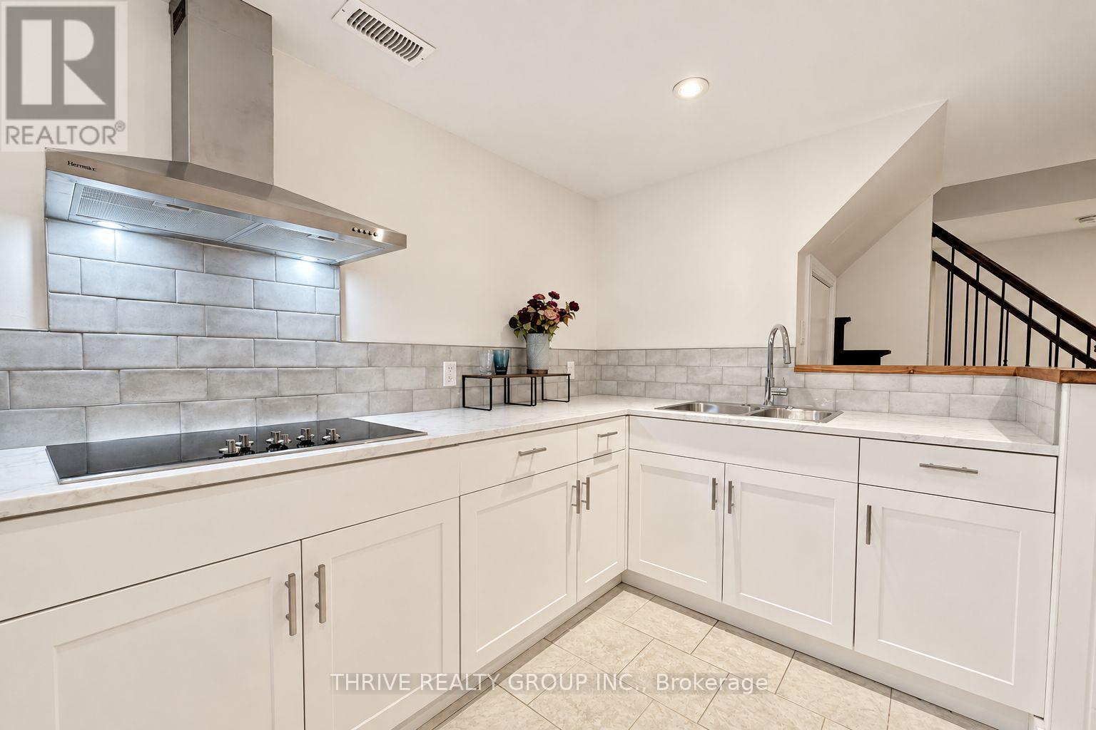 632 SHERENE TERRACE, London North (North P) — photo 6