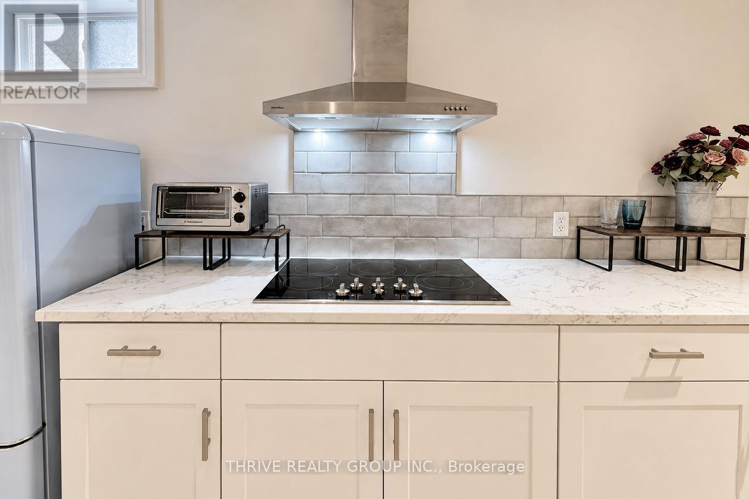 632 SHERENE TERRACE, London North (North P) — photo 7