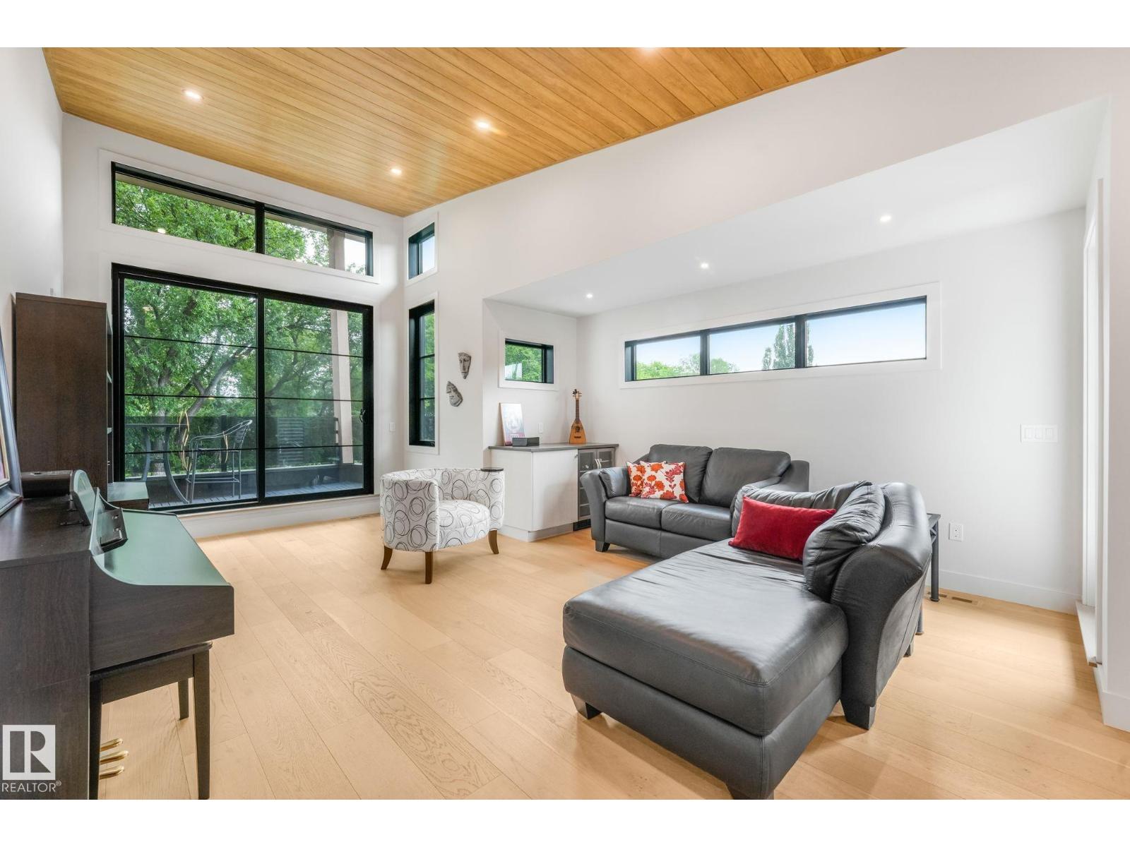 11247 71 AV NW - 35