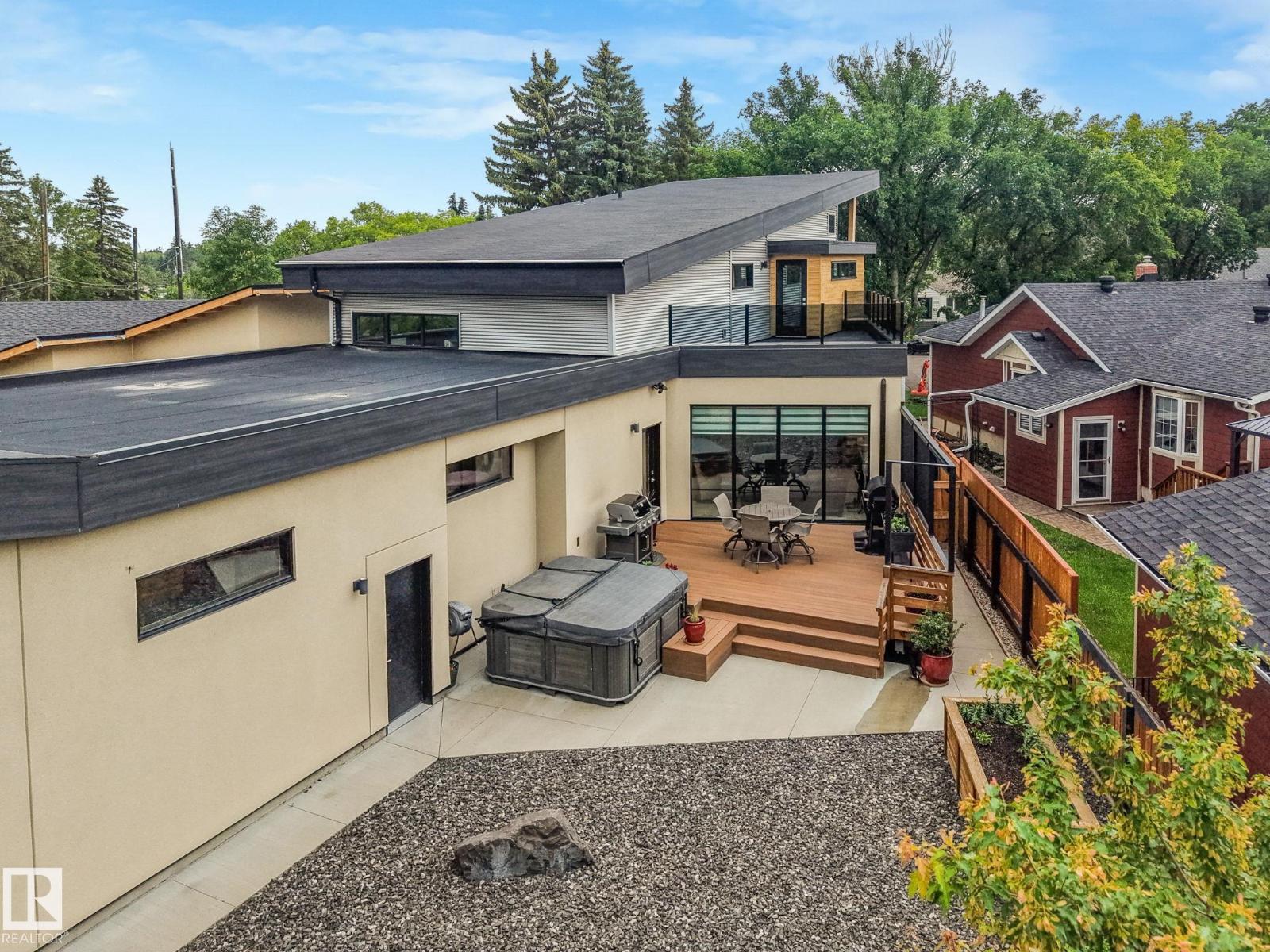11247 71 AV NW - 71