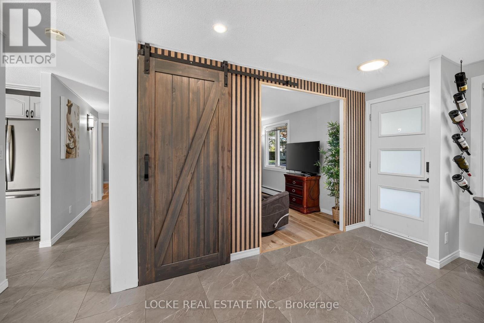1501 QUEENSWOOD CRESCENT - Image 16