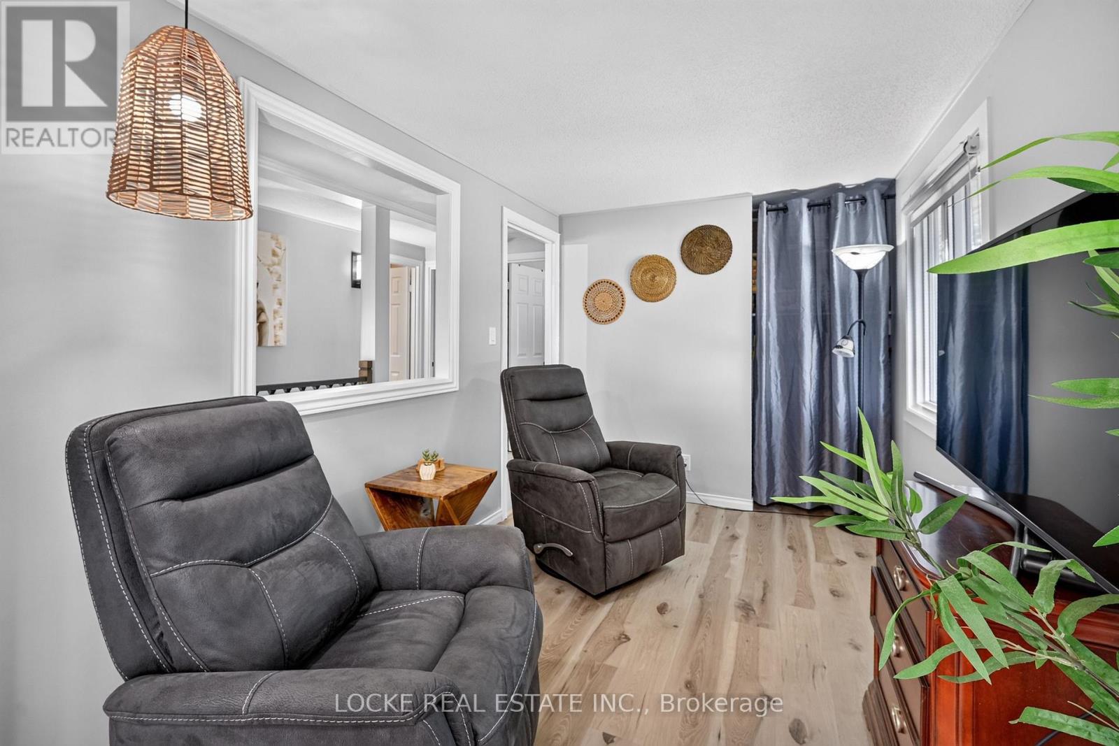 1501 QUEENSWOOD CRESCENT - Image 17