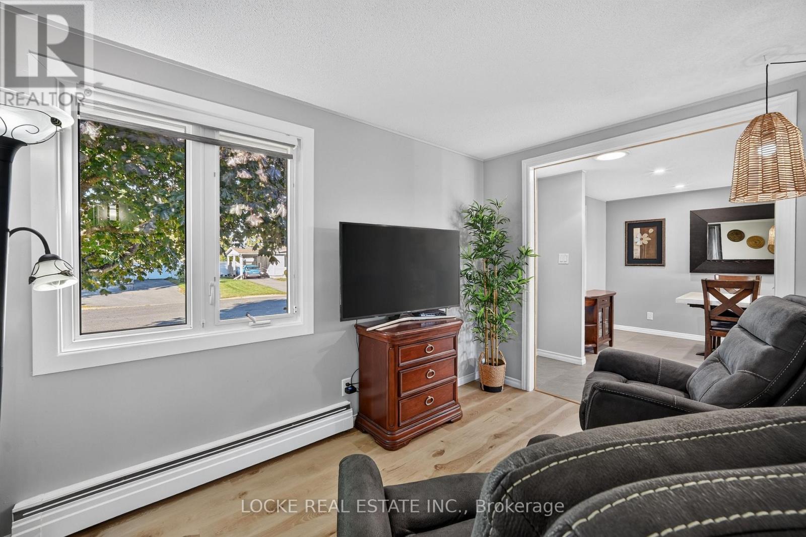 1501 QUEENSWOOD CRESCENT - Image 19