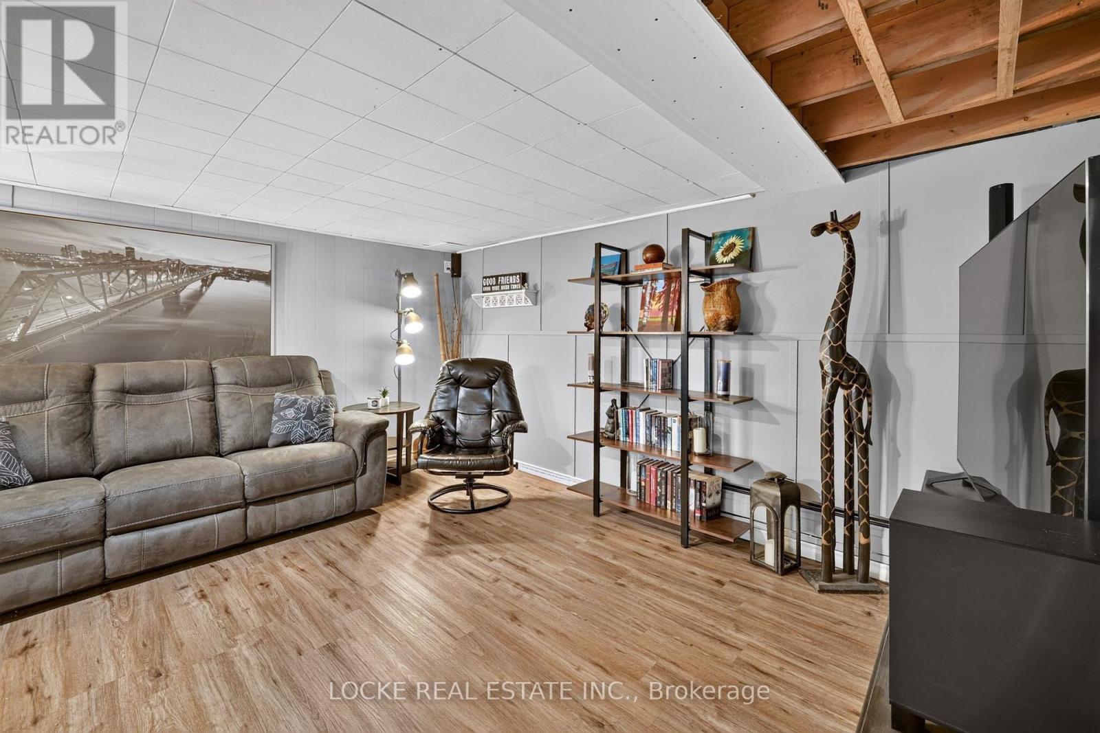 1501 QUEENSWOOD CRESCENT - Image 29
