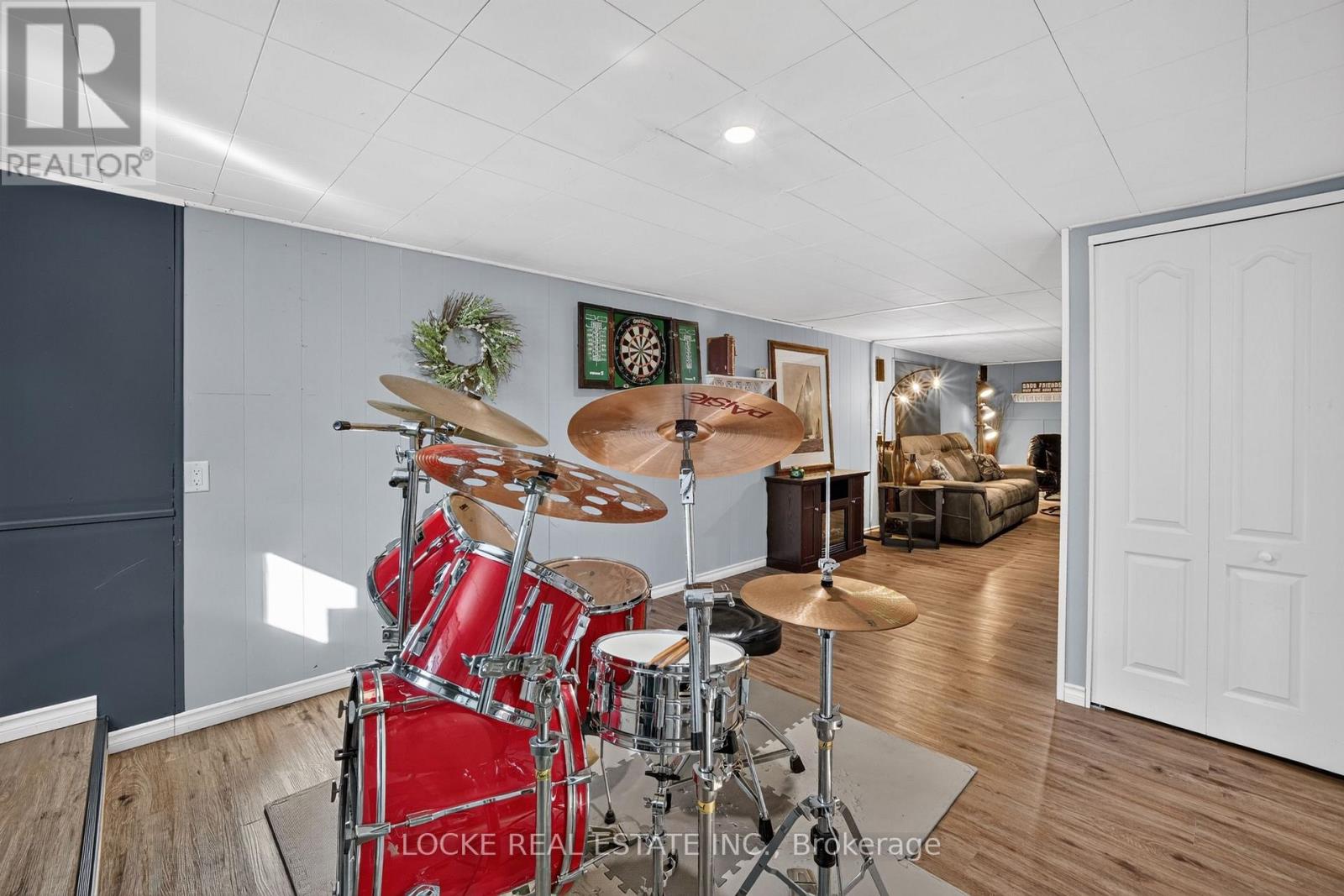 1501 QUEENSWOOD CRESCENT - Image 31