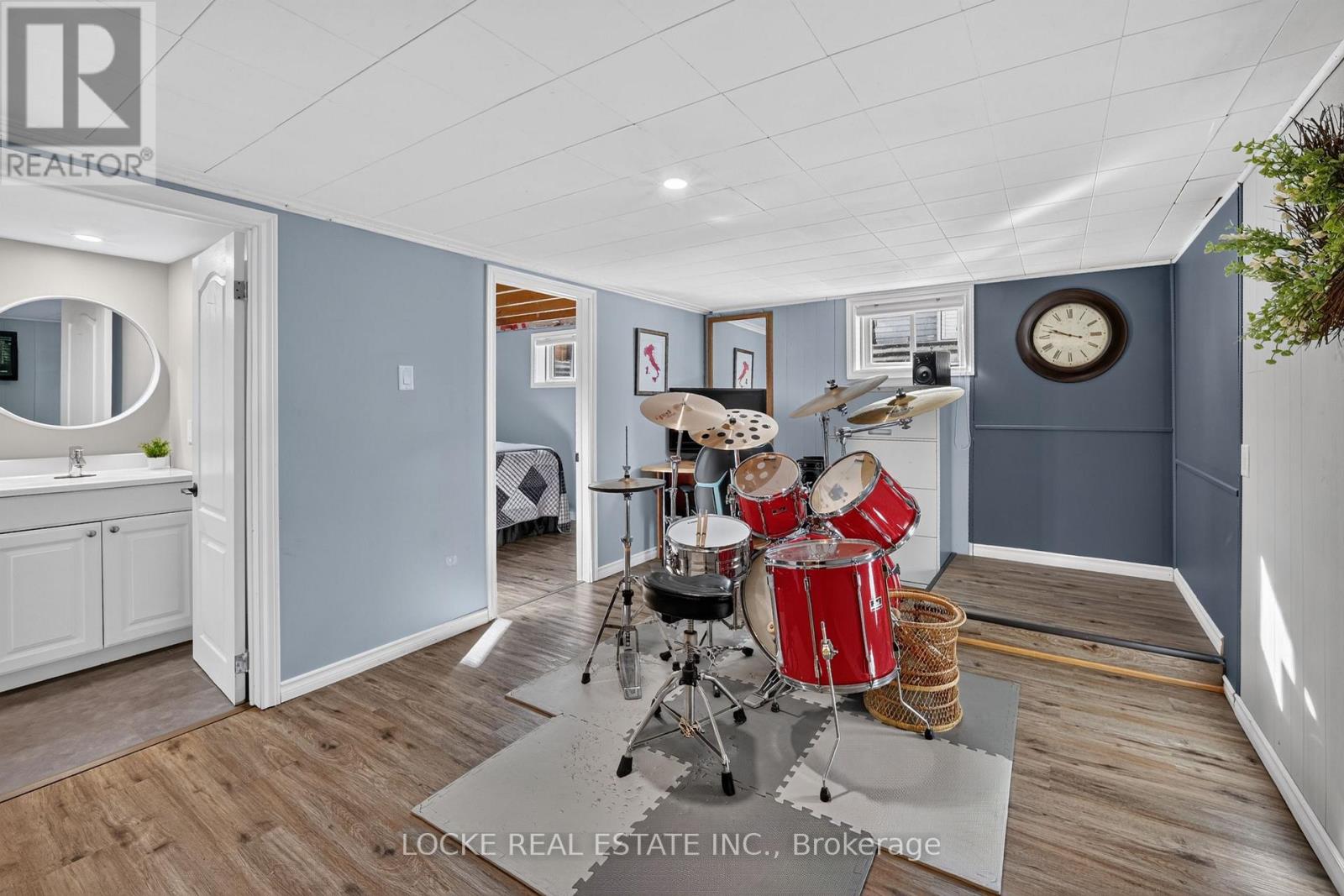 1501 QUEENSWOOD CRESCENT - Image 32