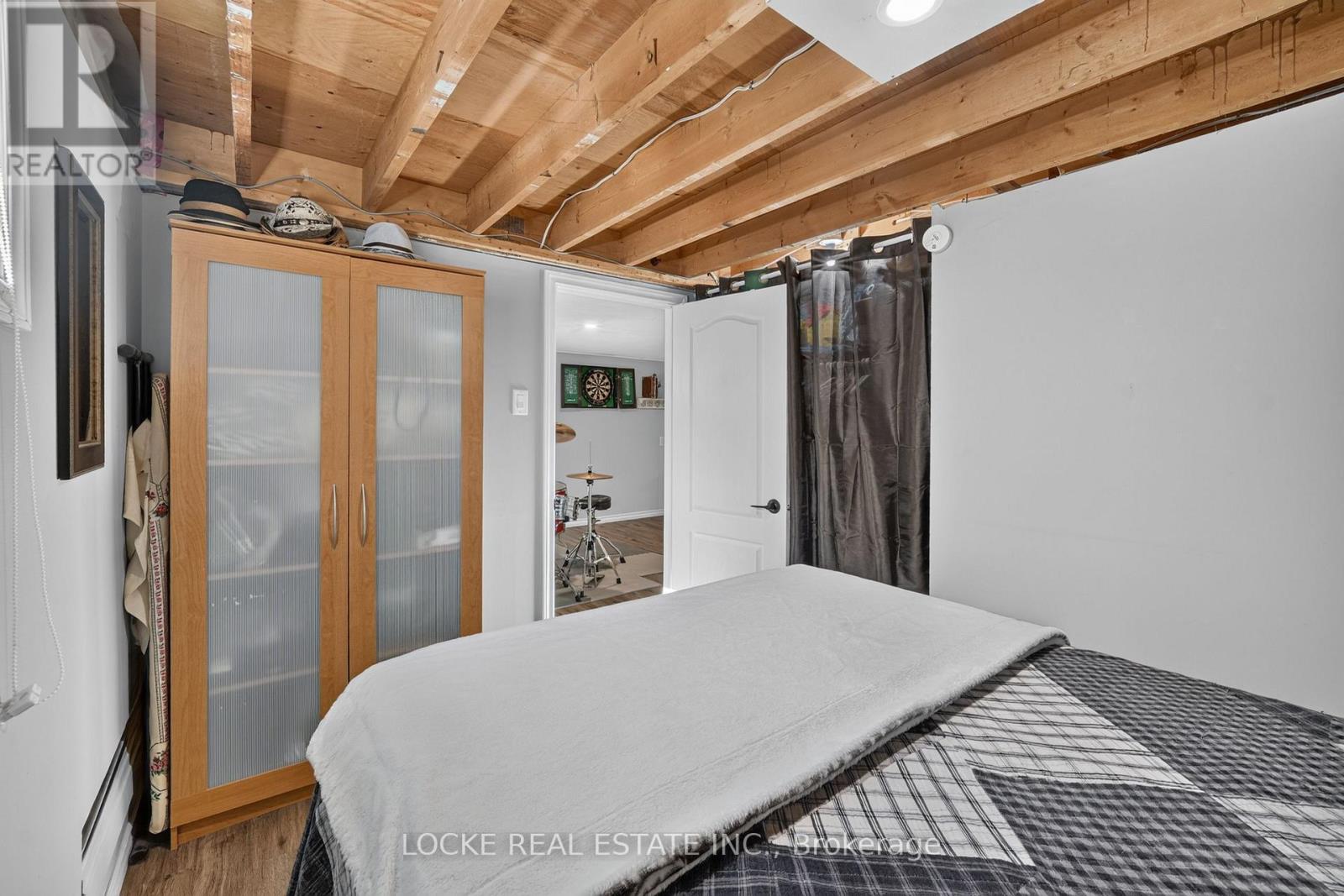 1501 QUEENSWOOD CRESCENT - Image 34