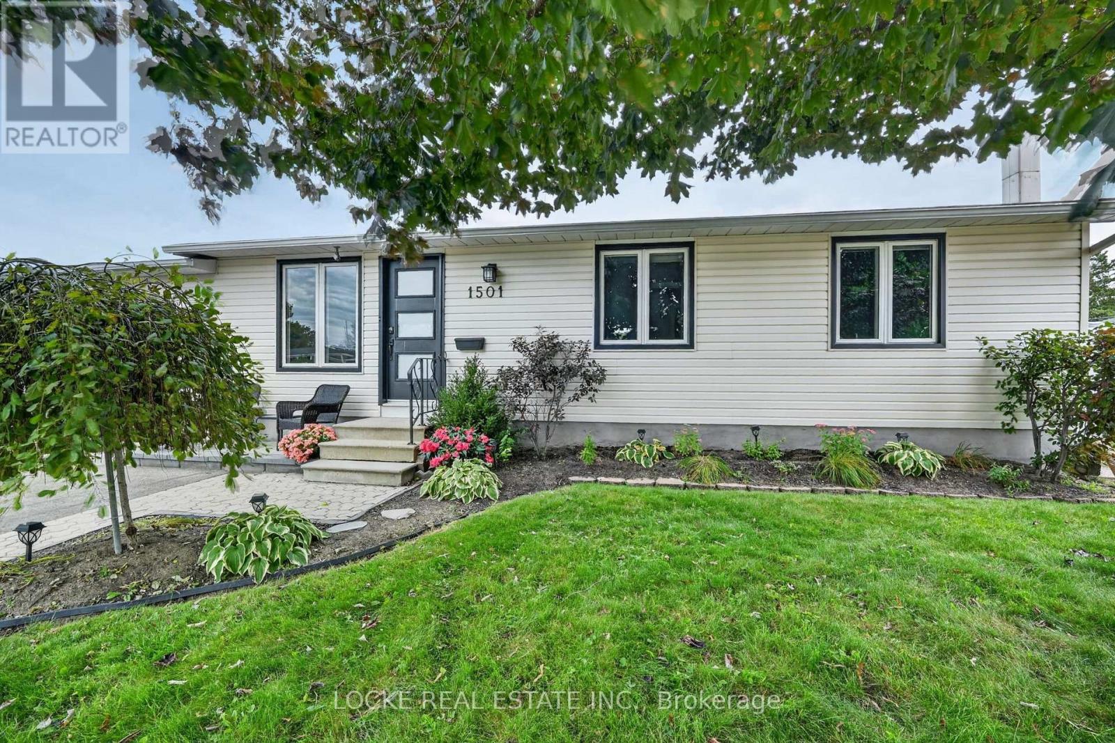 1501 QUEENSWOOD CRESCENT - 50