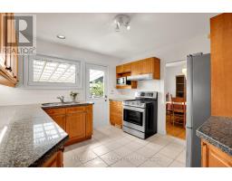 Bathroom - 37 Lyall Street, Ottawa, ON K2E5G7 Photo 13