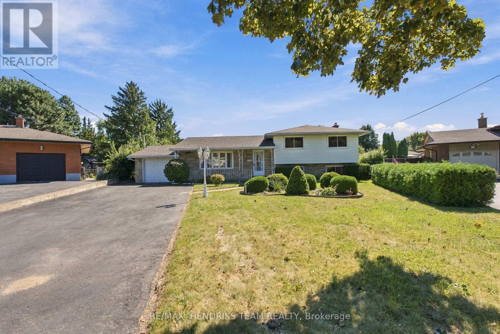 8 EMPRESS COURT, St. Catharines (Lakeport)