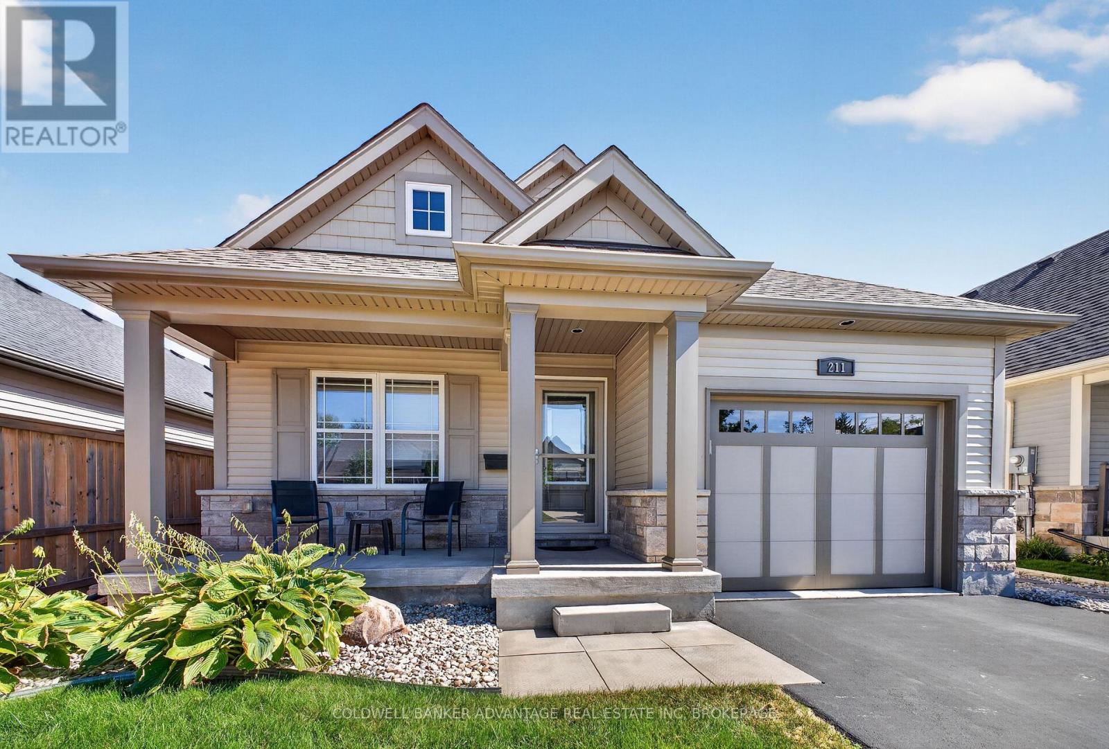 211 CLASSIC AVENUE, Welland (Lincoln/Crowland) — photo 2