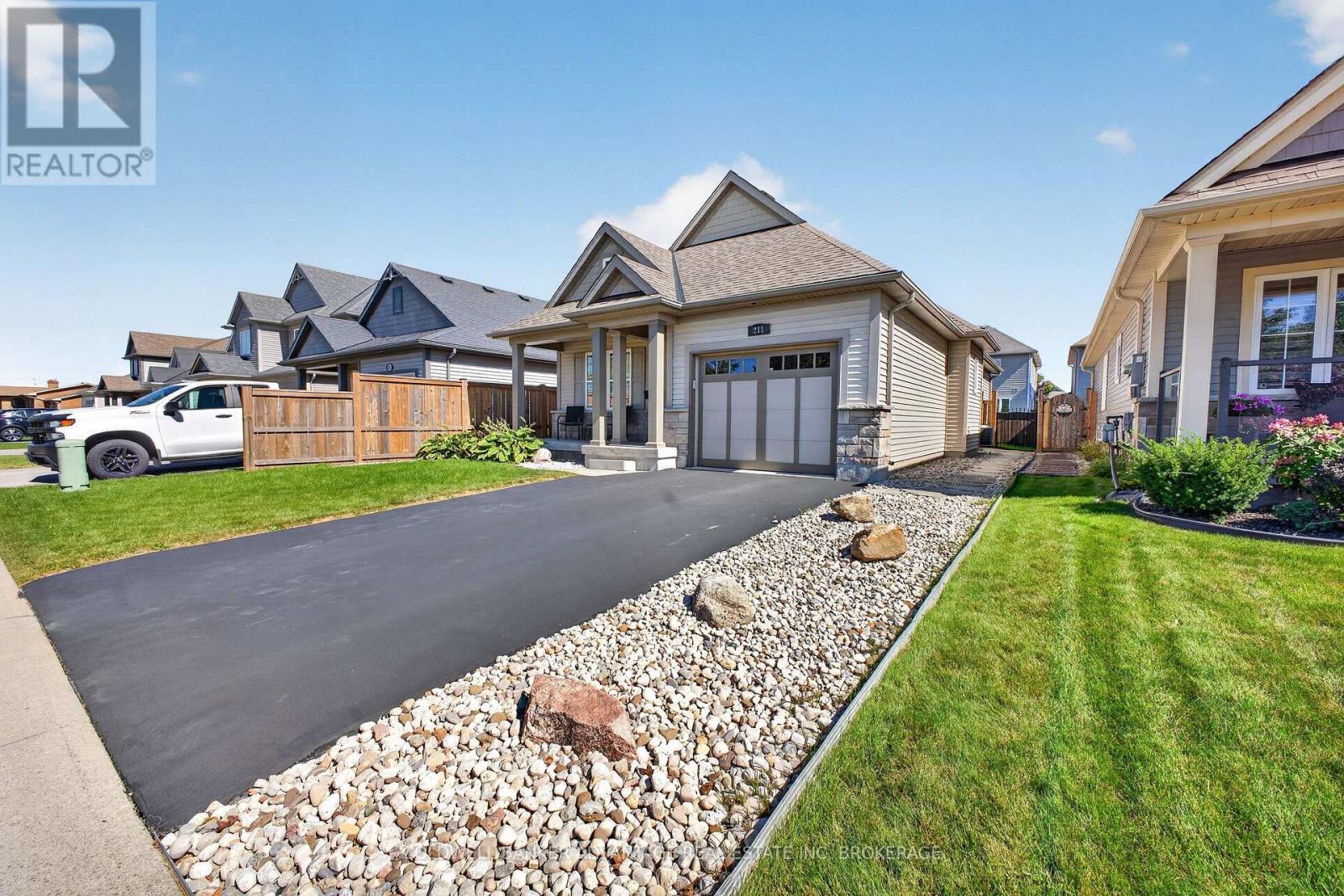 211 CLASSIC AVENUE, Welland (Lincoln/Crowland) — photo 4