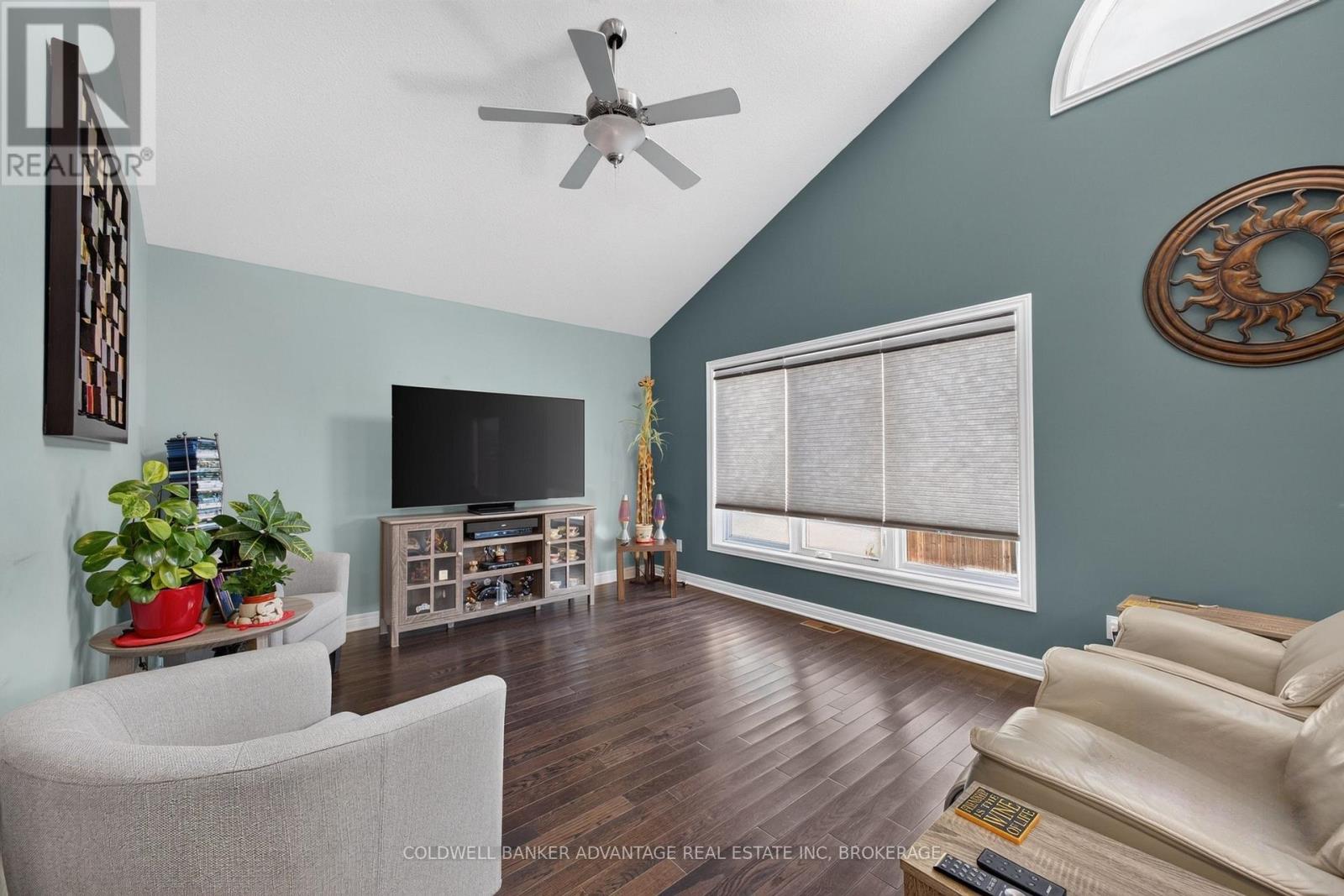211 CLASSIC AVENUE, Welland (Lincoln/Crowland) — photo 6