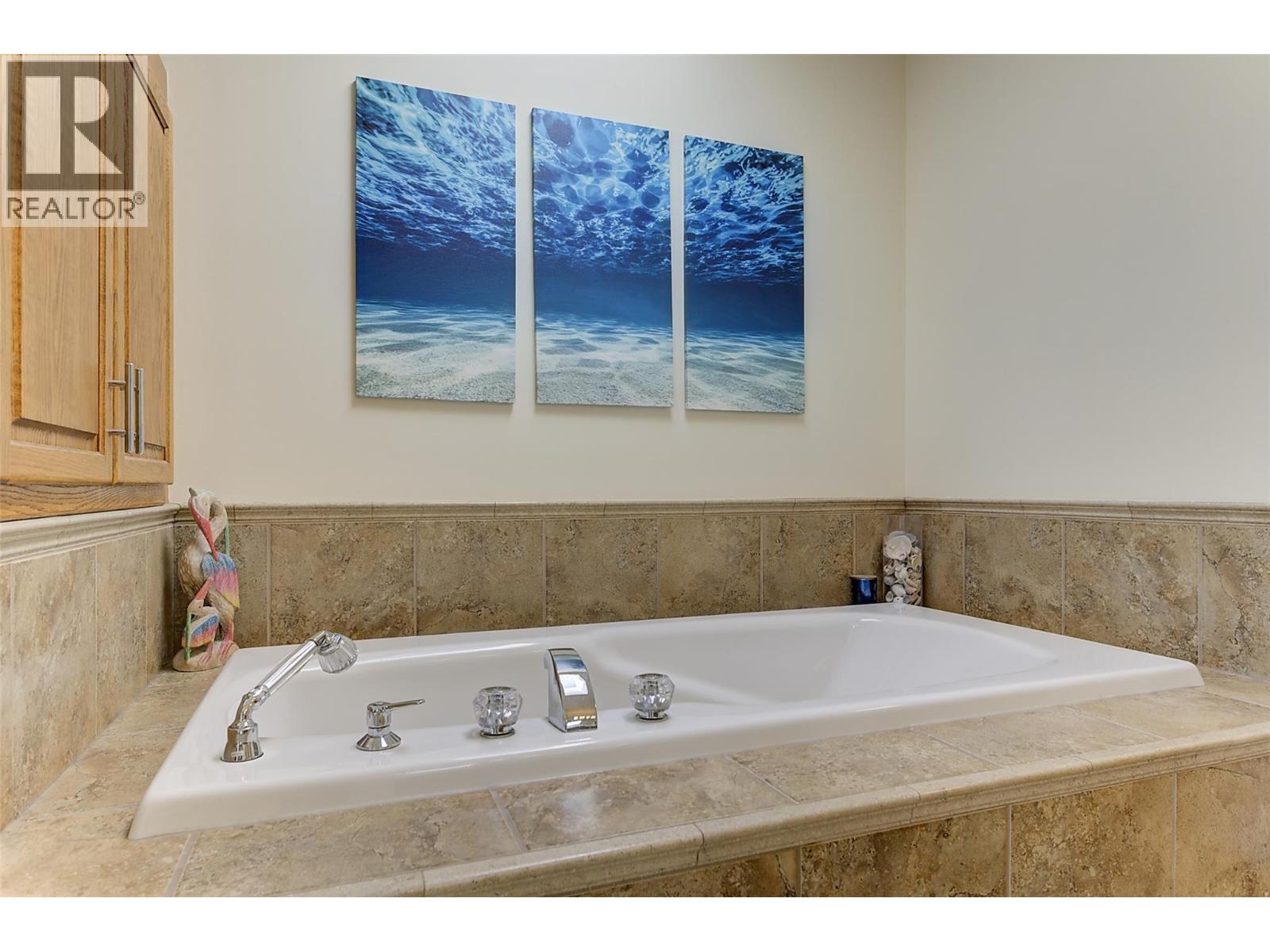  1385 Mountain Avenue, Kelowna