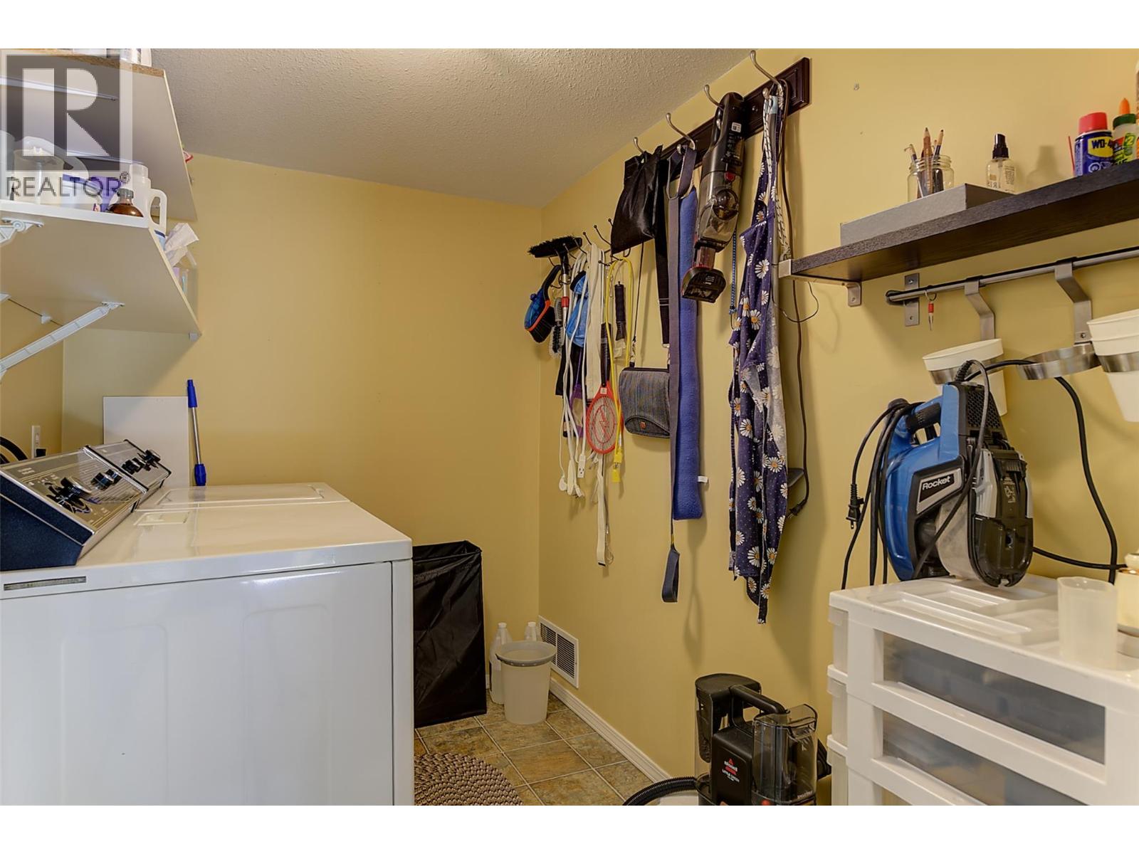  1385 Mountain Avenue, Kelowna