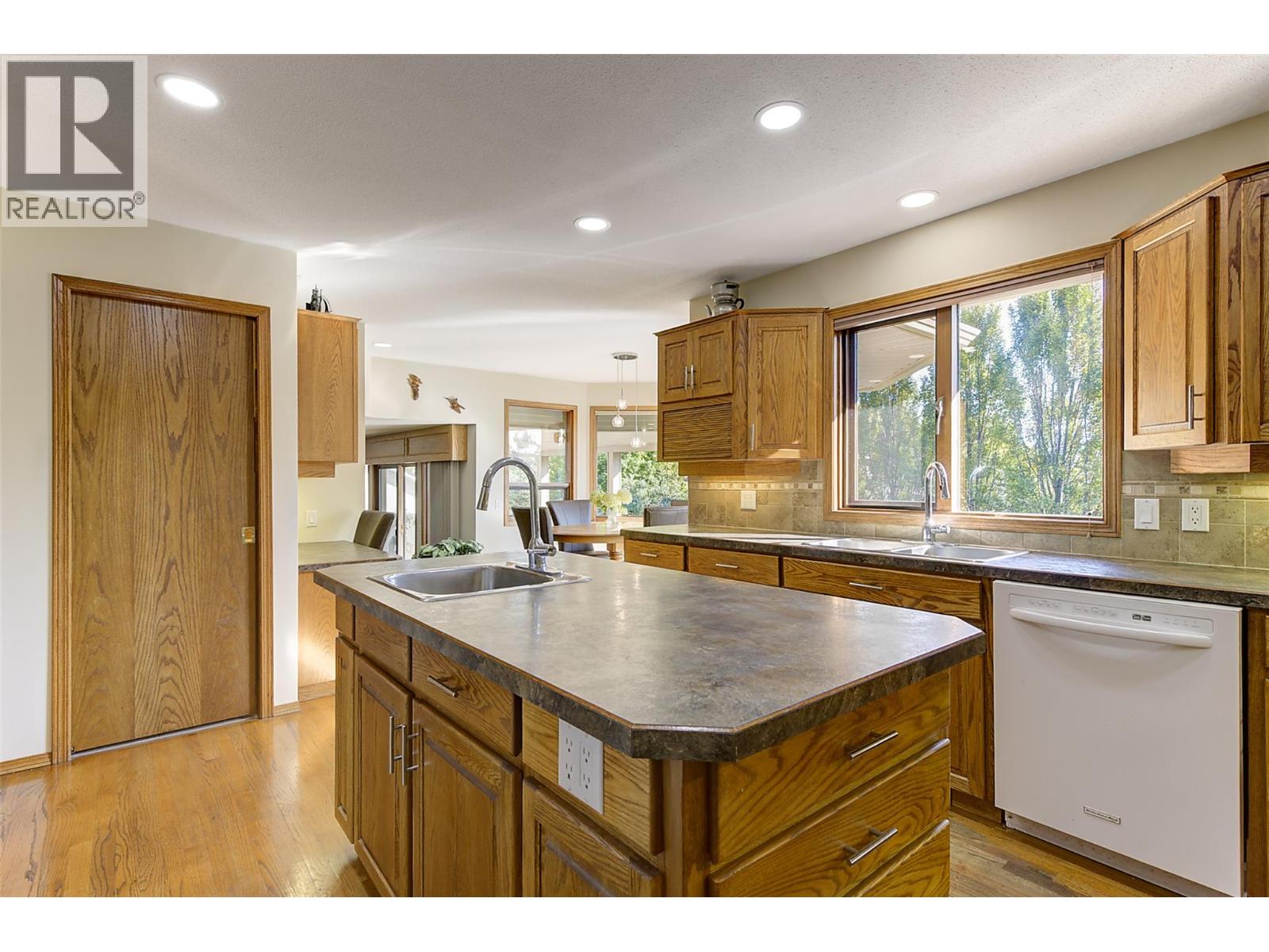  1385 Mountain Avenue, Kelowna