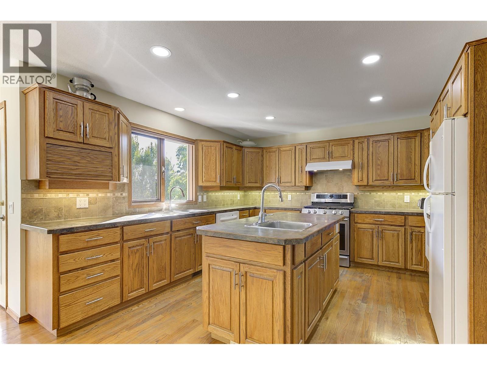  1385 Mountain Avenue, Kelowna