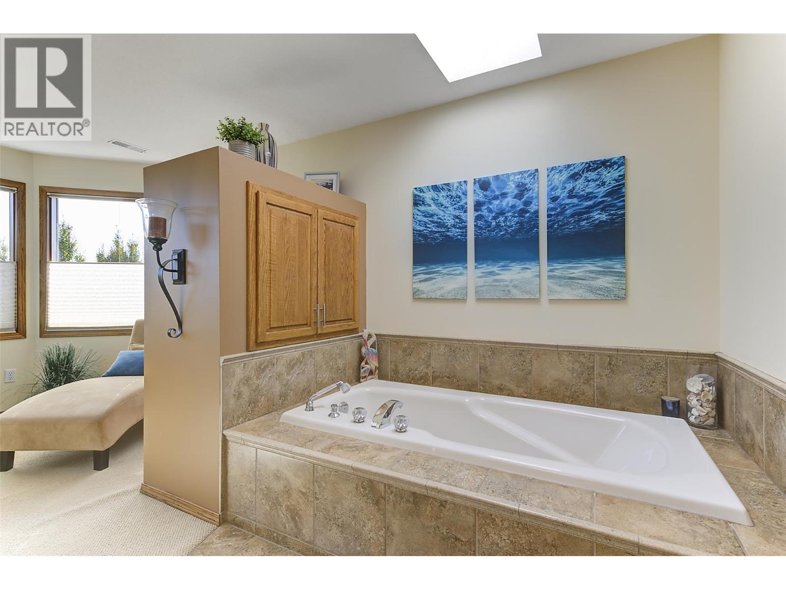  1385 Mountain Avenue, Kelowna