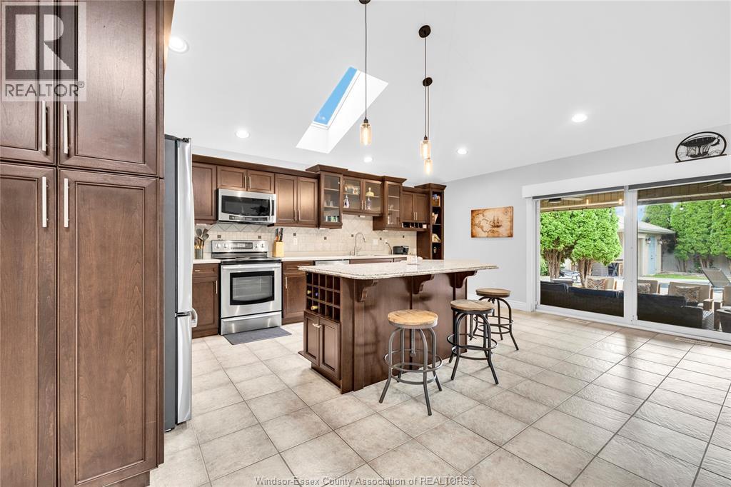 1371 MATTHEW CRESCENT, Lakeshore — photo 9