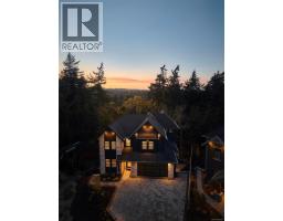3912 Woodlands Pl, Saanich, BC V8N4J8 Photo 43