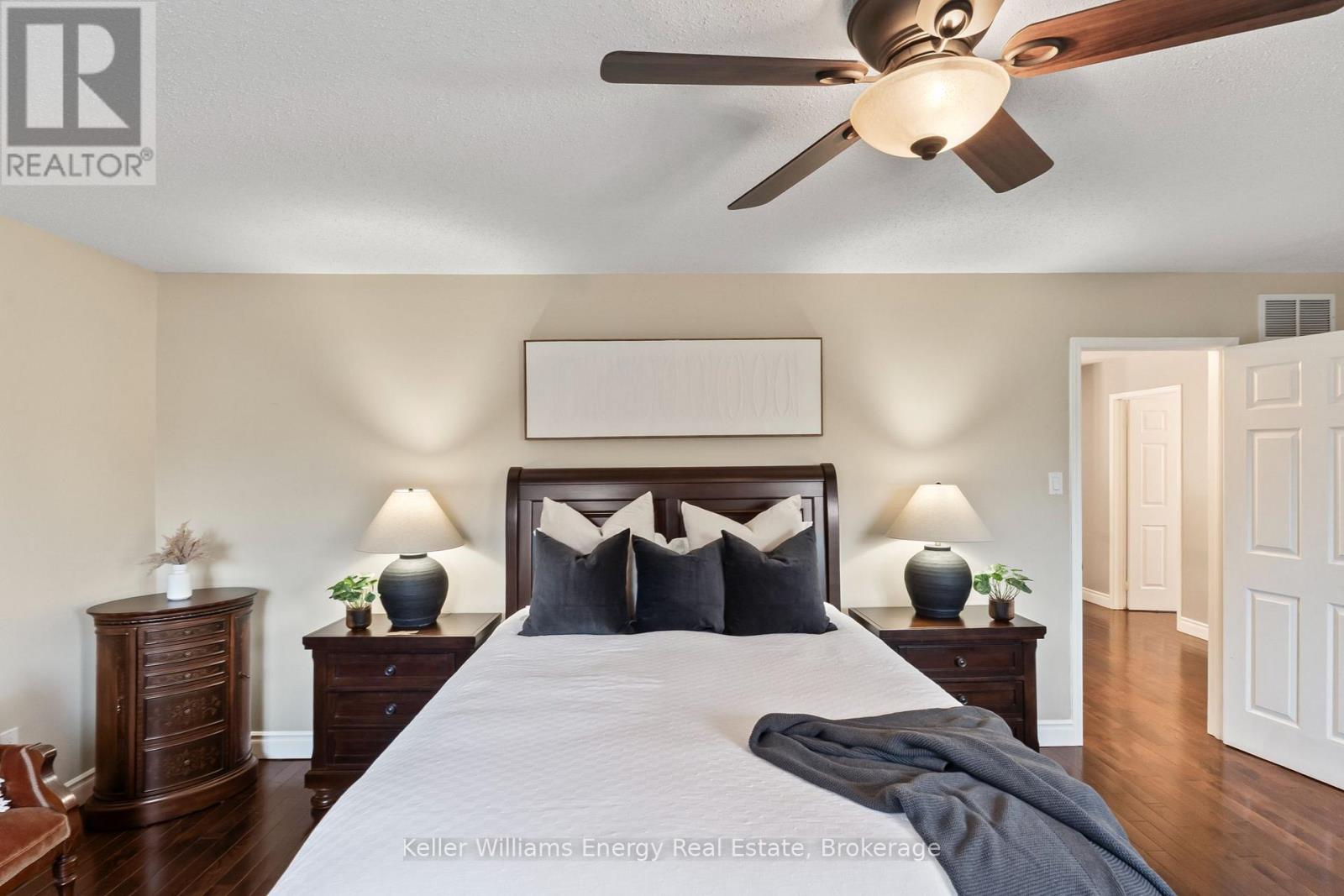 523 PALMTREE CRESCENT - 22