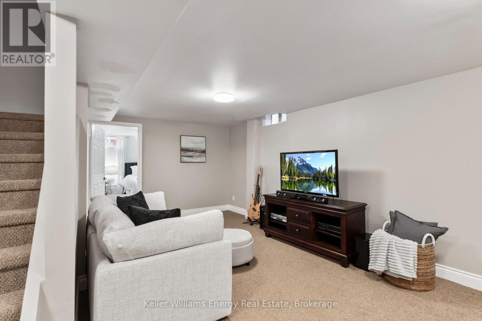 523 PALMTREE CRESCENT - 33