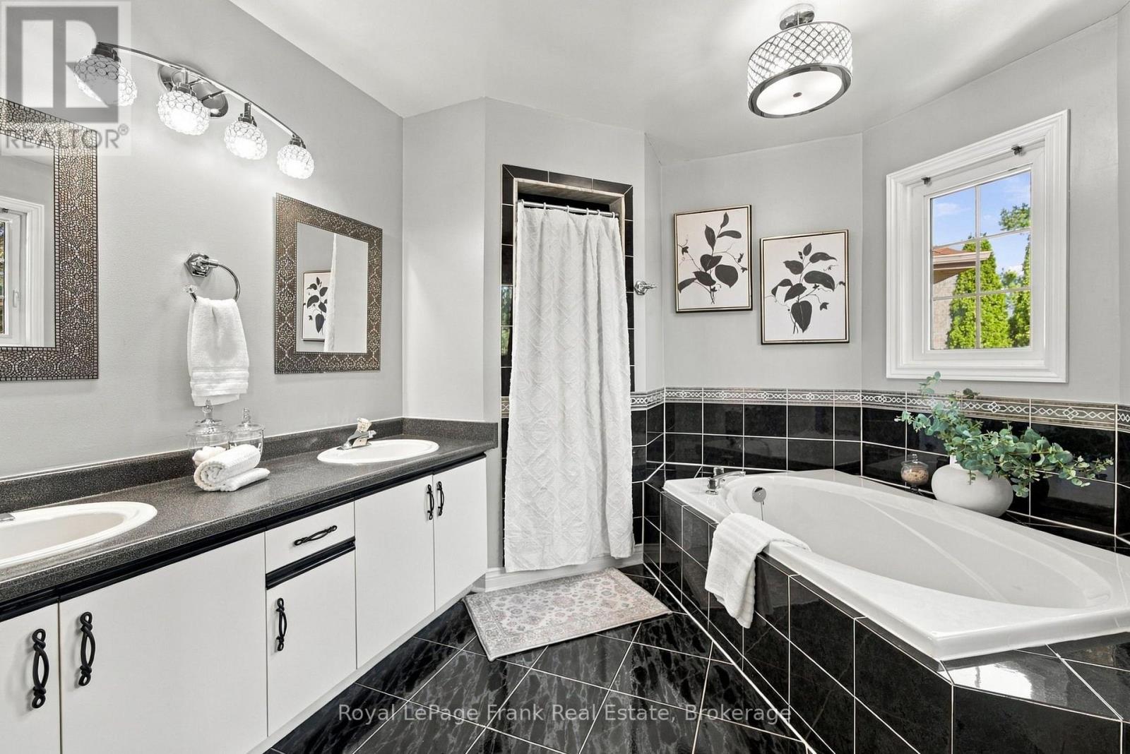 58 PARNELL CRESCENT - Image 30