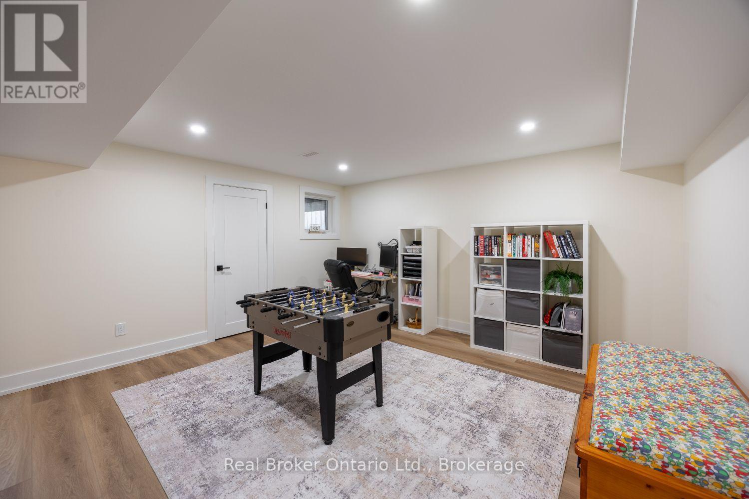 110 SUMERSFORD DRIVE - Image 40