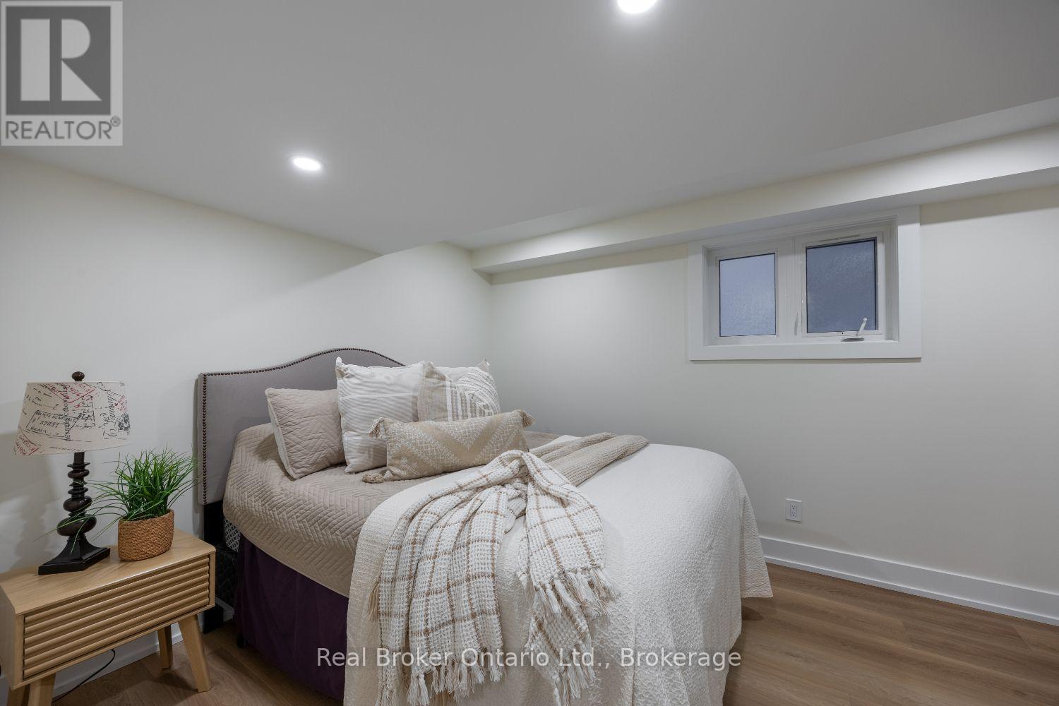 110 SUMERSFORD DRIVE - Image 41