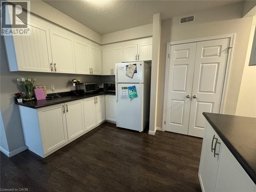 205 RACHEL Crescent Unit# B, Kitchener — photo 9