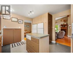 Bedroom - 4116 Brisebois Drive Nw, Calgary, AB T2L2E7 Photo 10