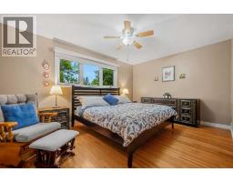 Bedroom - 4116 Brisebois Drive Nw, Calgary, AB T2L2E7 Photo 11