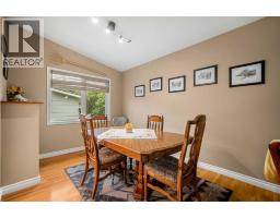 4pc Bathroom - 4116 Brisebois Drive Nw, Calgary, AB T2L2E7 Photo 7