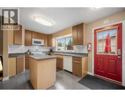 4pc Bathroom - 4116 Brisebois Drive Nw, Calgary, AB T2L2E7 Photo 8