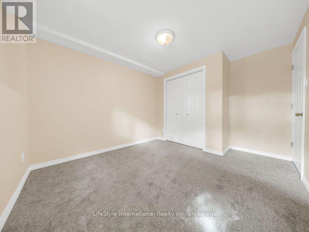 #35 375 HOLIDAY INN DRIVE - Image 18