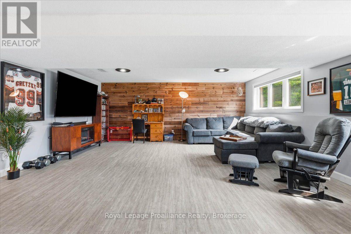 10389 41 Highway, Addington Highlands, ON photo 23