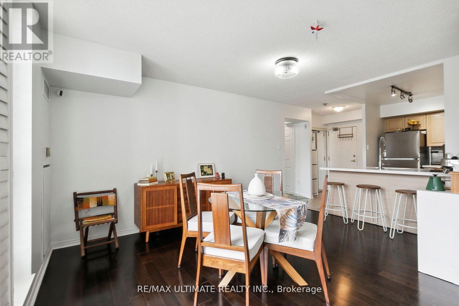 #PH14 300 BALLIOL STREET - 16