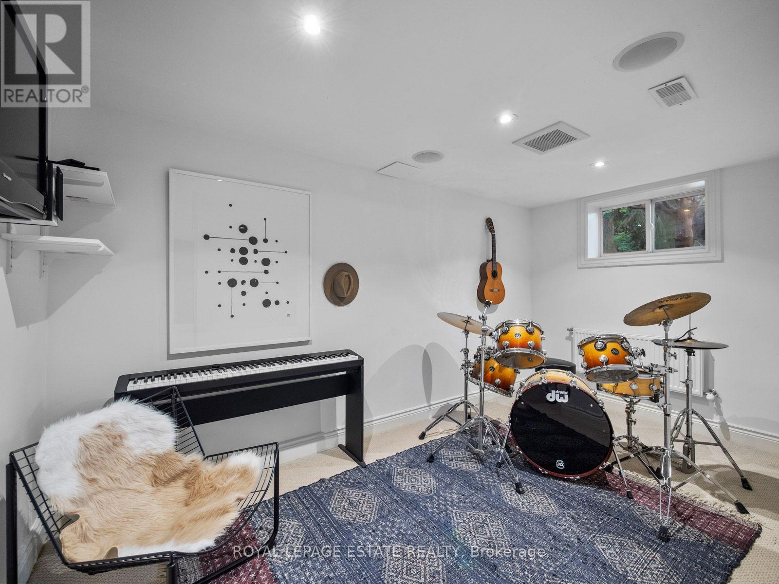 22 HILL CRESCENT - Image 32