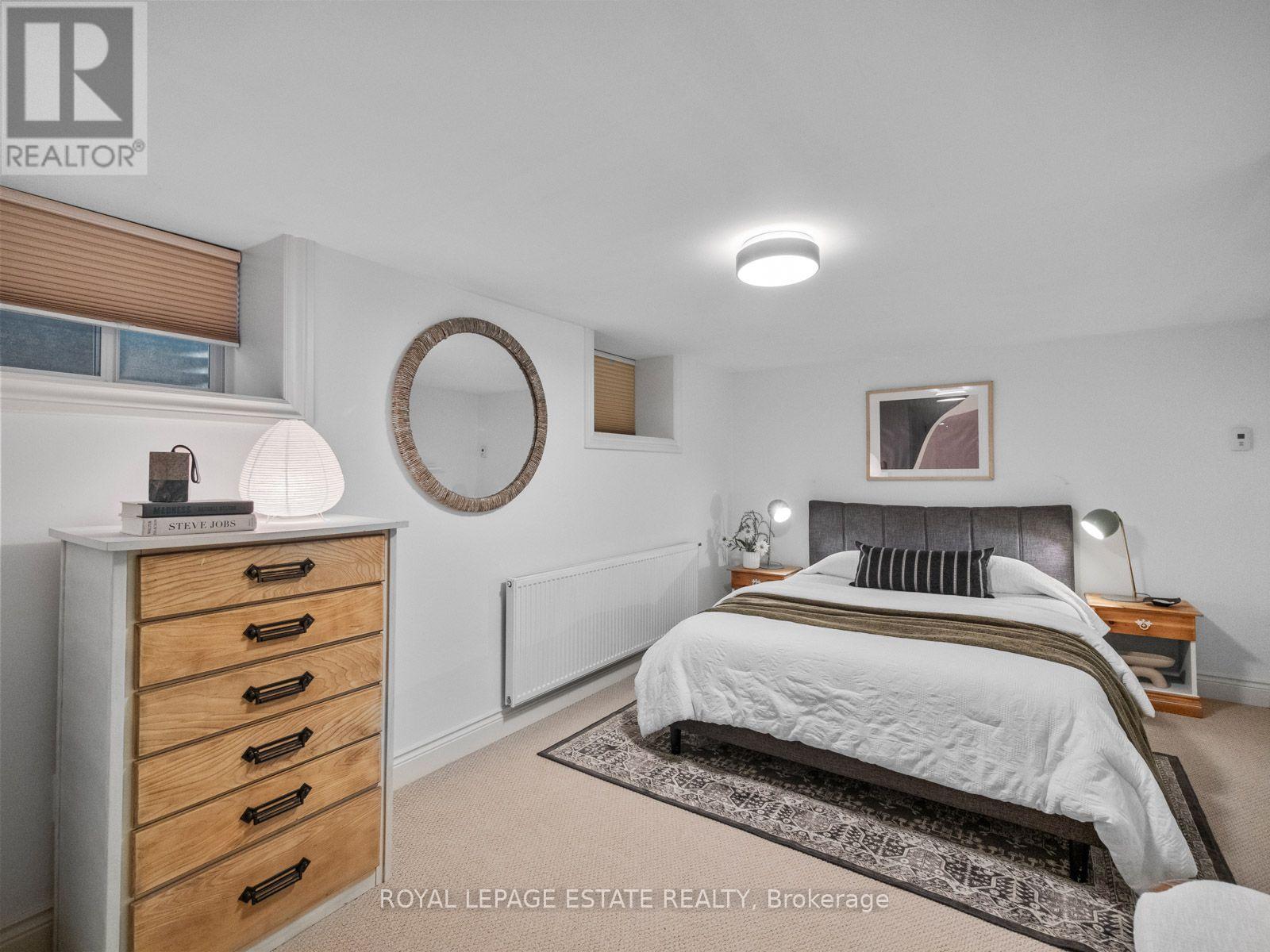 22 HILL CRESCENT - 33
