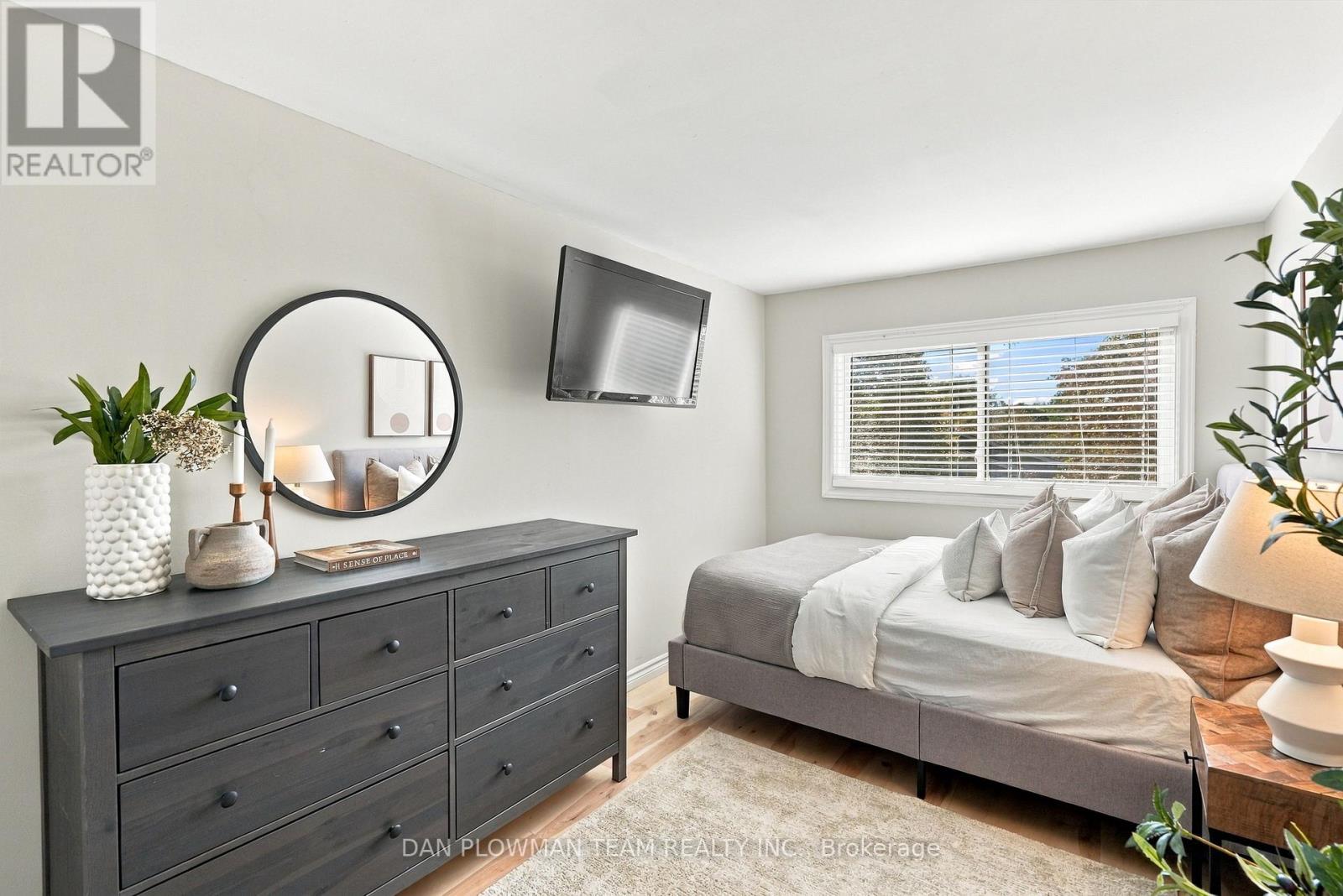 #81 1133 RITSON ROAD N - 25