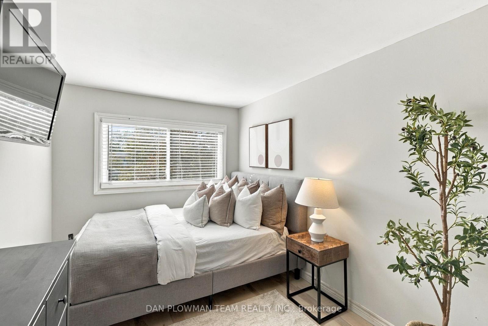 #81 1133 RITSON ROAD N - 26