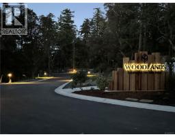 3908 Woodlands Pl, Saanich, BC V8N4J8 Photo 10