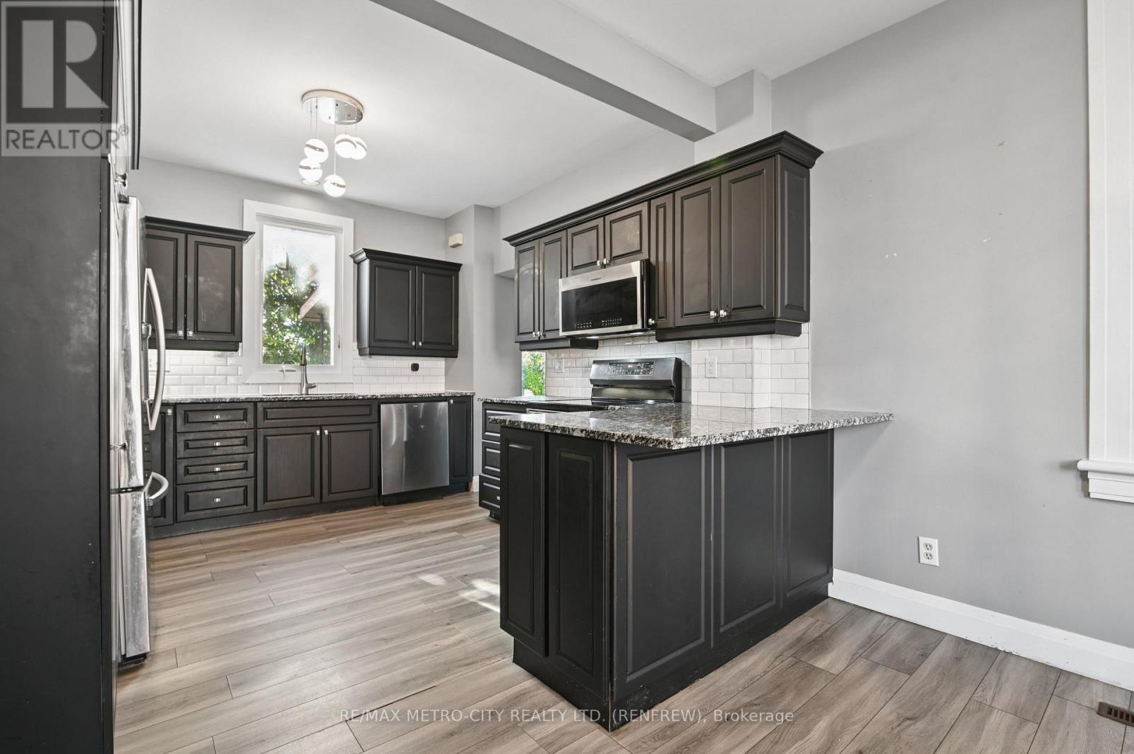 450 BARR STREET - 13