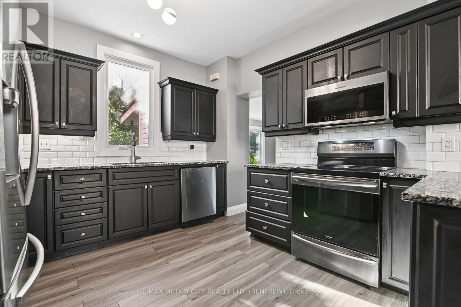 450 BARR STREET - 14